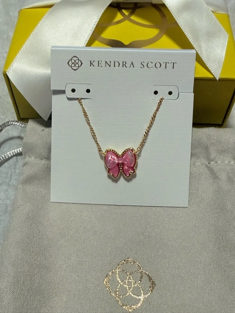 NWT Kendra Scott Haley Bow Gold Short Pendant Necklace in Blush Mother of Pearl - Picture 7 of 8
